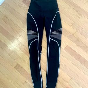 Lululemon size 4 high rise exclusive!